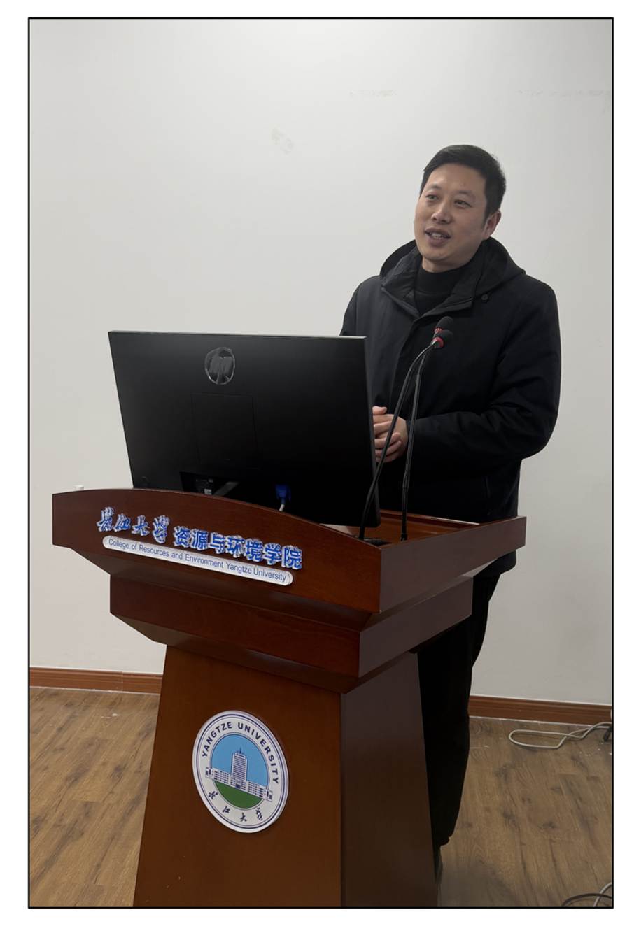 人拿着笔记本电脑的钢琴 AI 生成的内容可能不正确。